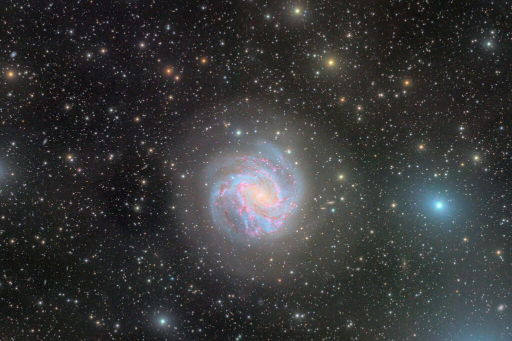 M83南の回転花火銀河